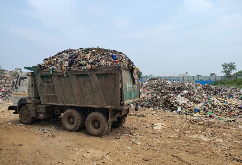 Only 500 out of 1,000 tonnes of waste is being processed; a mountain of garbage like the one at Bandhwari could form.