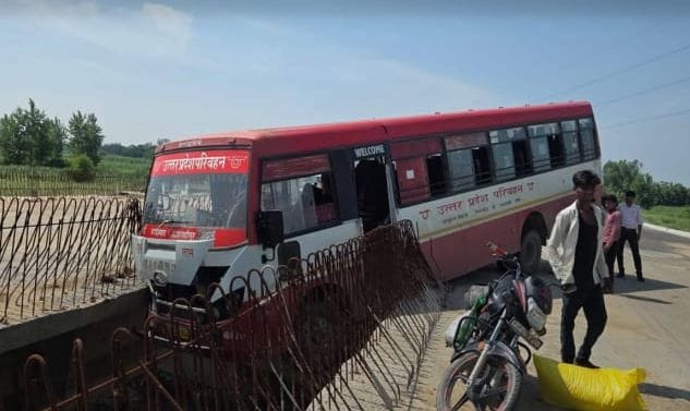 Motorcyclist injured in accident on under-construction bypass; Roadways bus stuck in a drain.