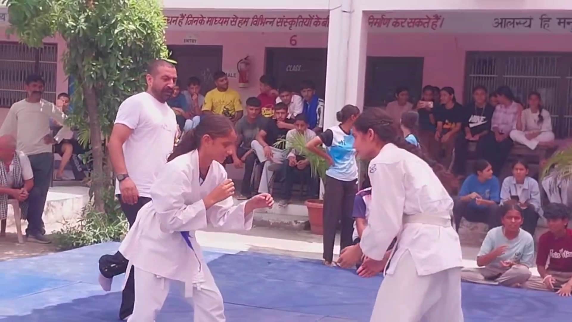 सुलयाली में जूड़ो चैंपियनशिप के दौरान दांव लगती खिलाड़ी। -स्रोत : जागरूक पाठक