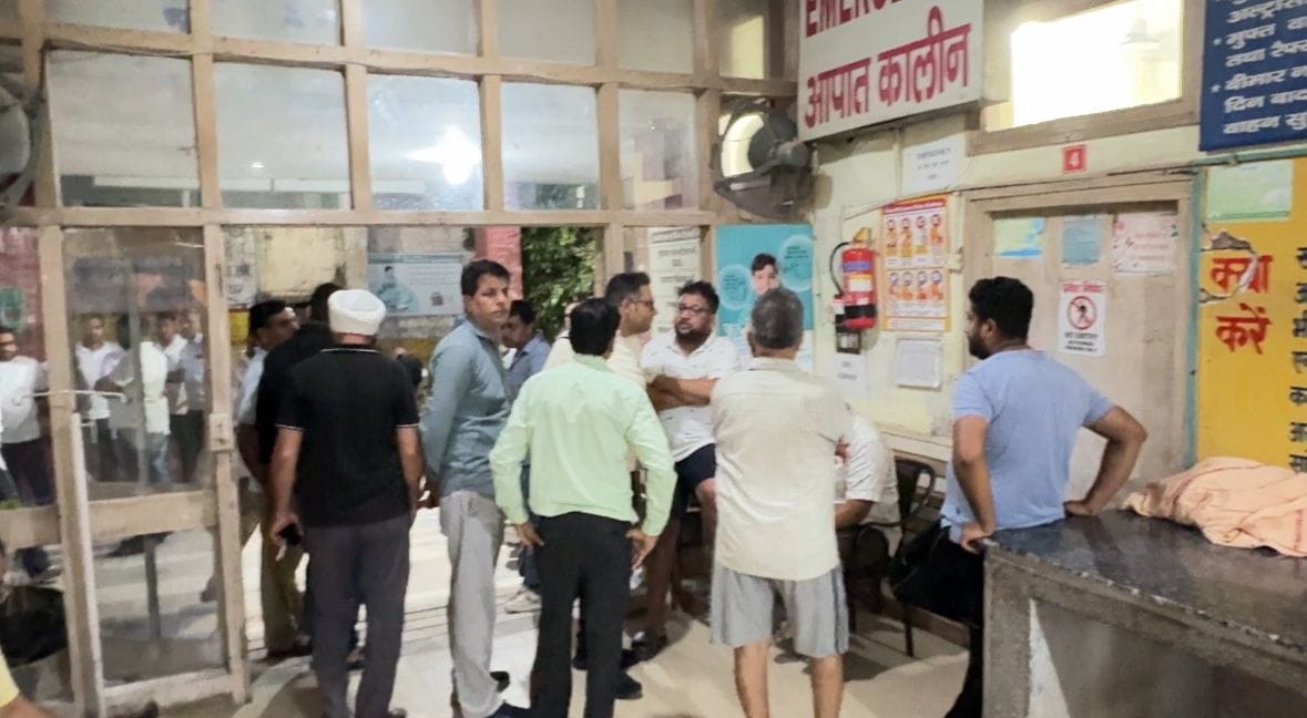 Jeweller attacked and robbed of four lakhs