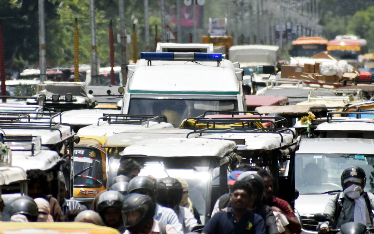 City residents grapple with traffic jams in Civil Lines and at Phaphamau Bridge; ambulances also get stuck.