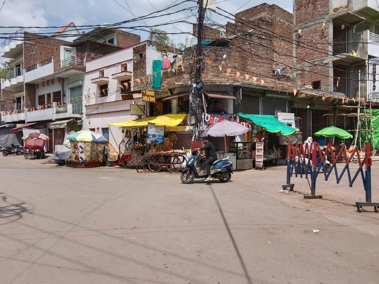 Temperatures rose again after two days of monsoon rain; the mercury hit 41 degrees.