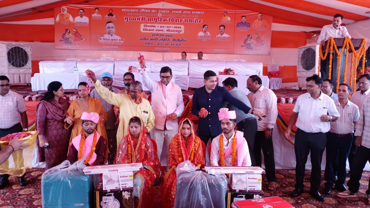 286 couples joined hands.