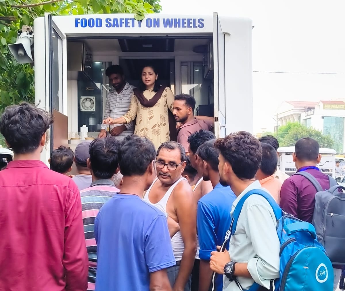 Artificial coloring found in red chutney and biryani; food safety van destroyed it on the spot.