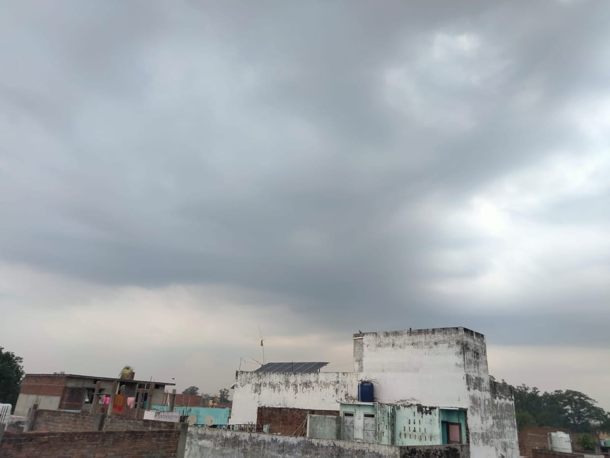 Clouds return without raining; farmers distressed.