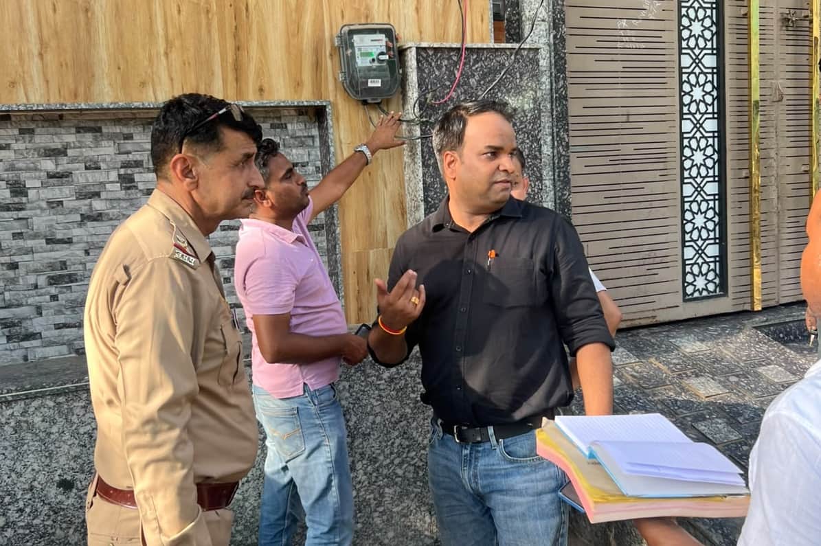 Electricity worth lakhs stolen by bypassing smart meters; six arrested.
