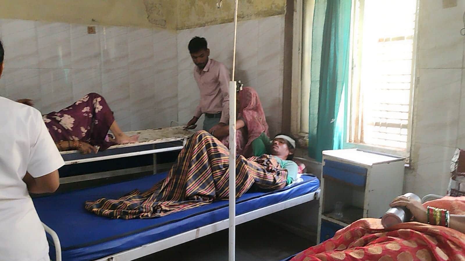 अस्पताल में इलाजरत घायल