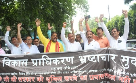 Hindu Swabhiman Parishad stages a sit-in at the MDA office.