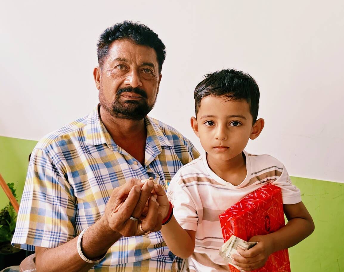 Showing honesty, a seven-year-old child returned a gold earring