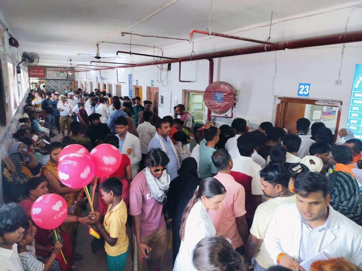 Crowd of patients swarms the medical college.