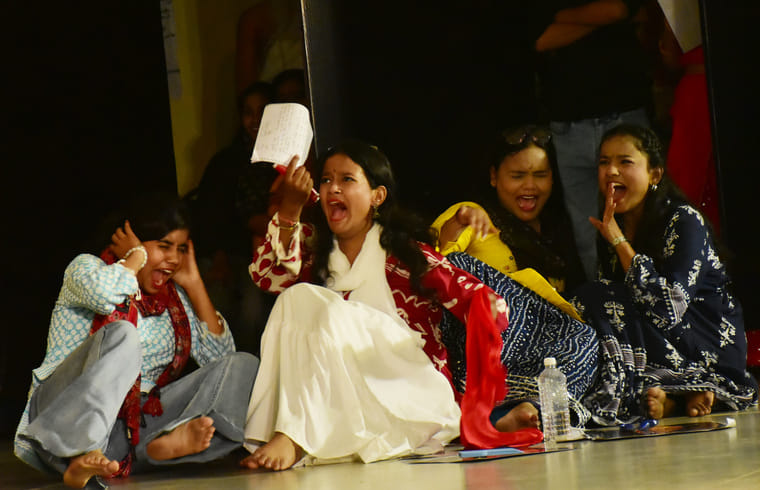 Presented the economic challenges, the struggles of artists, and the dignity of theatre.