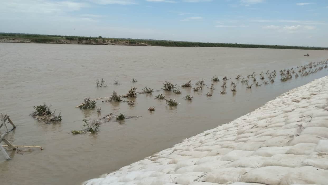 The water level of the Saryu has risen, the percolation and geo bags have sunk, erosion has started