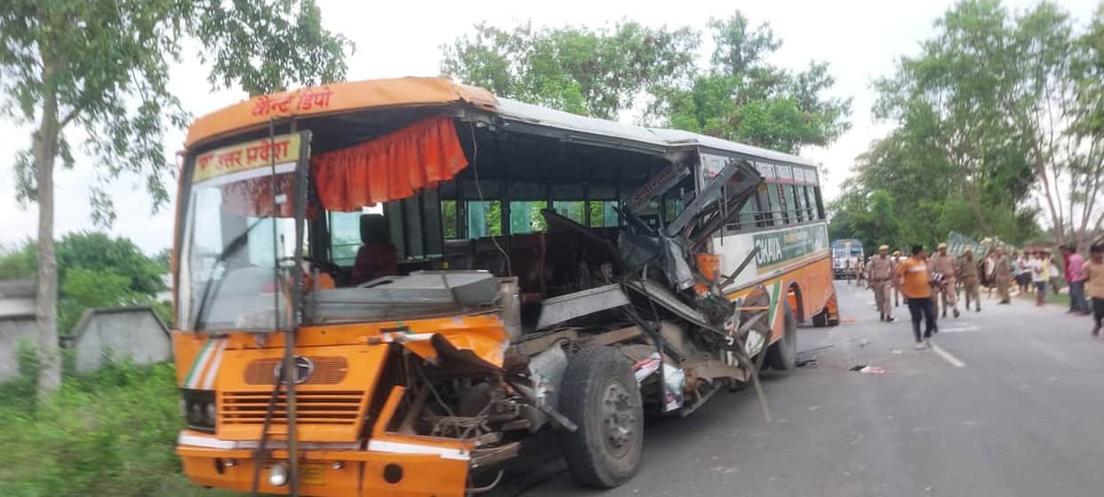 Roadways bus collides with tractor-trolley; one dead, 11 injured.