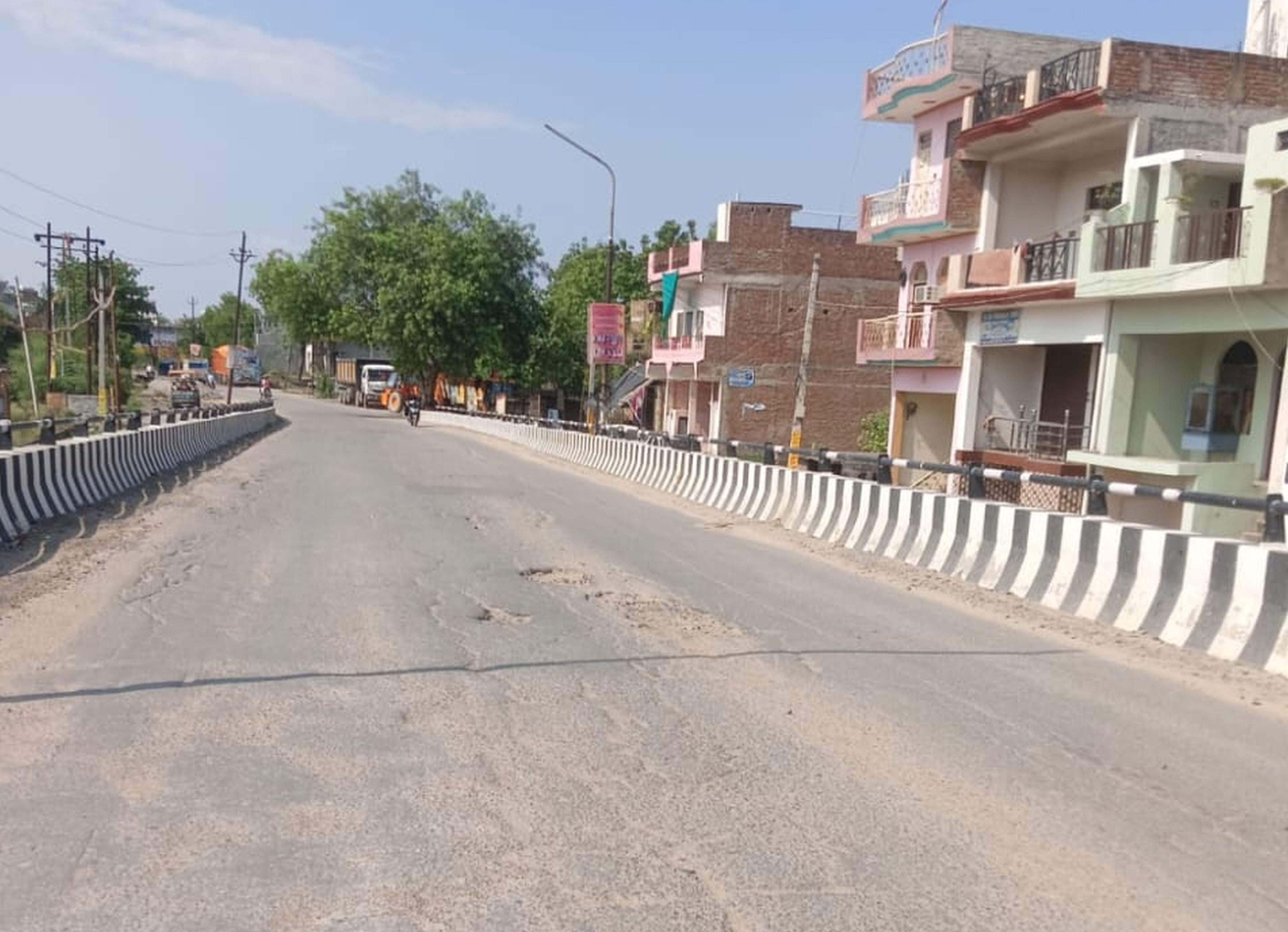 फोटो-03-शहर स्थित 50 नंबर पुल का होगा विद्युतीकरण। संवाद