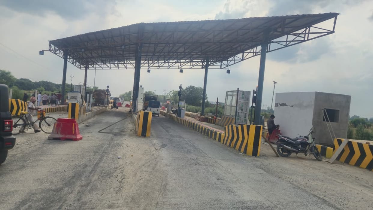 Preparations for toll collection on a pothole-riddled highway
