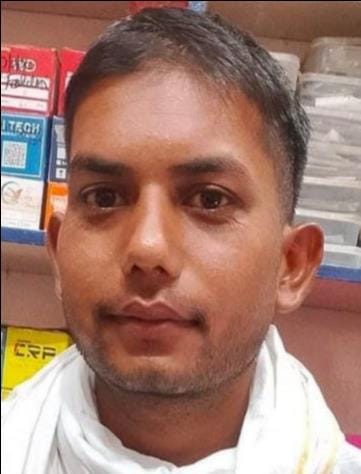 Cosmetic seller riding a bike dies in an accident
