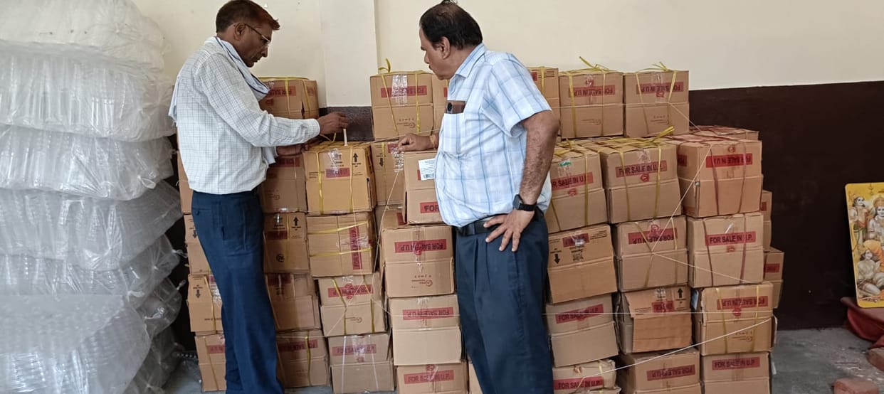 Major crackdown at Sahawar Gate: 1,488 bottles of suspicious sauce seized; Food Department collects samples.