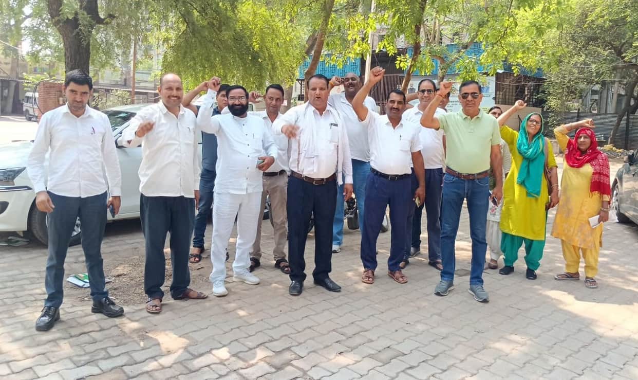 Multipurpose health workers stage protest; march to Rampura House over 21 demands.