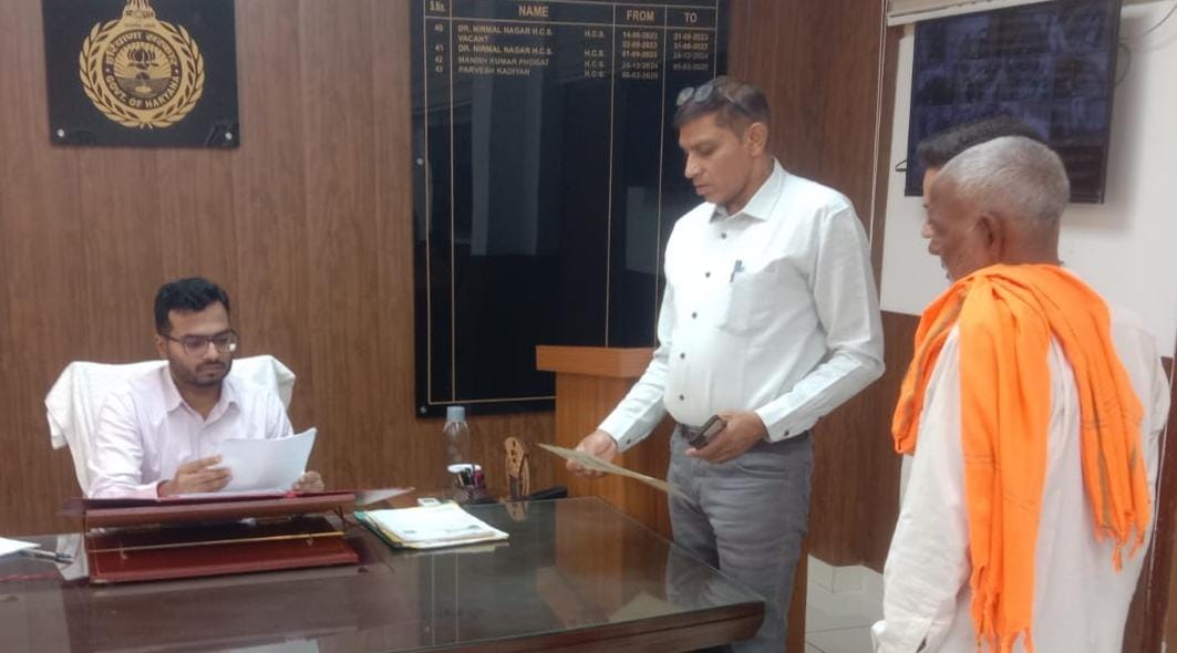 Complaint lodged with the SDM over non-receipt of Class 12 mark sheet and SLC.