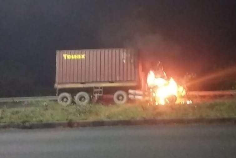 Container truck rams into stationary truck on KMP Expressway; driver burnt alive.