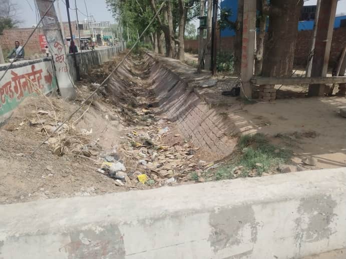 File for cycle track construction reopened; minor canal will not be closed, track to be built at road level