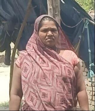 Government schemes have failed to reach Manayi Devi's doorstep; she is forced to beg for a living.