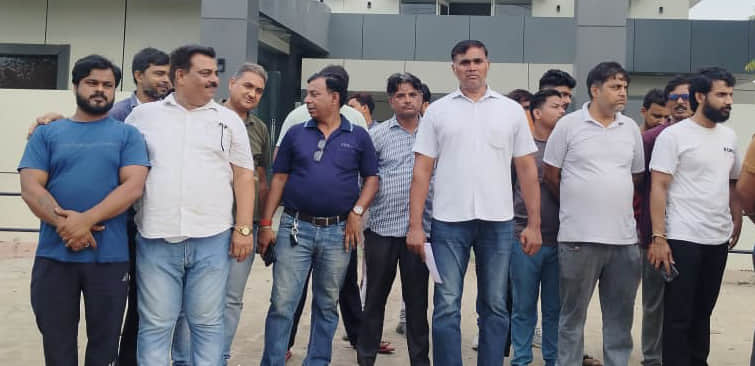 Trade association representatives arrived to inquire about the action taken in the assault case.