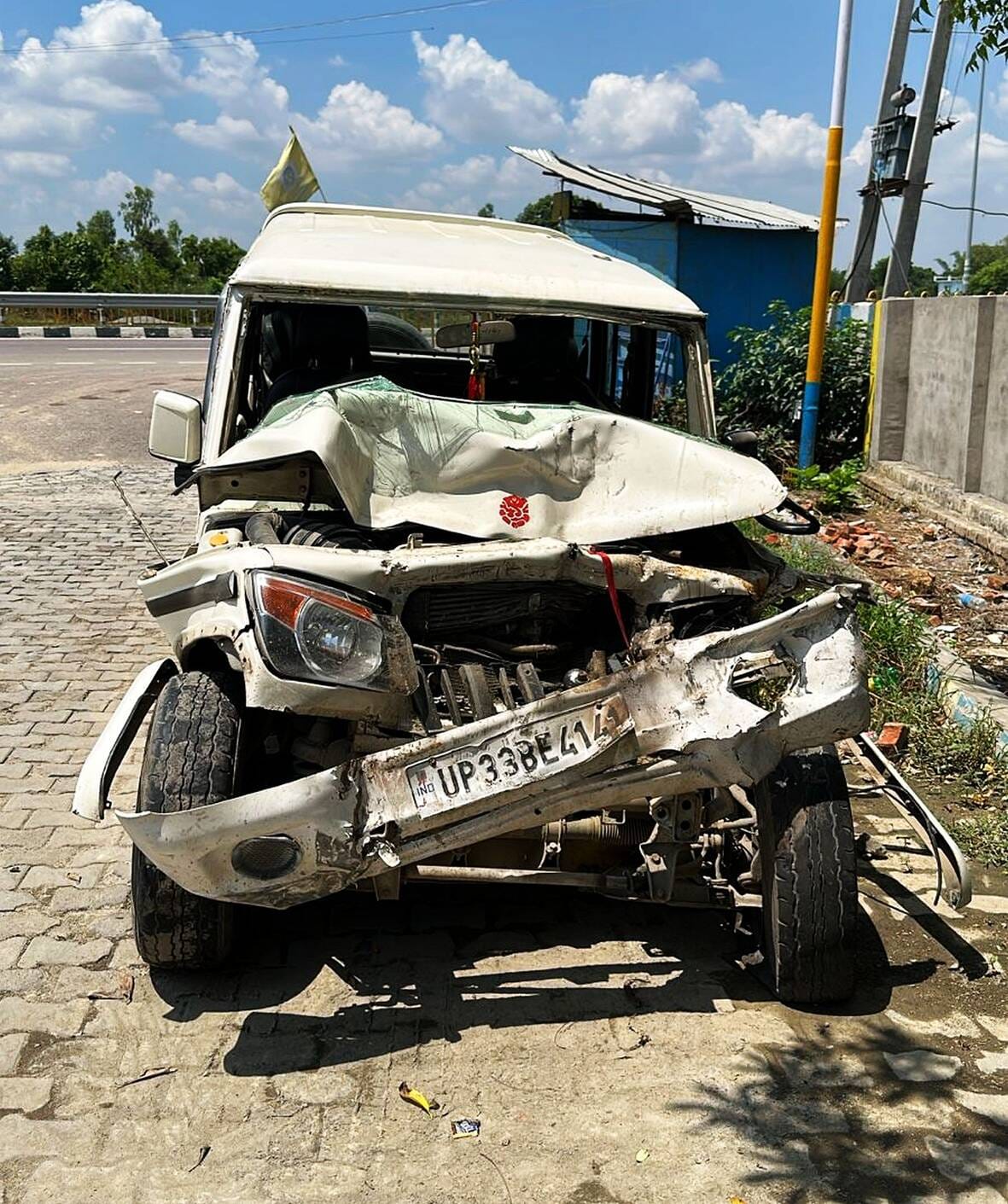 Bolero collides with DCM coming from the wrong direction; nine injured.