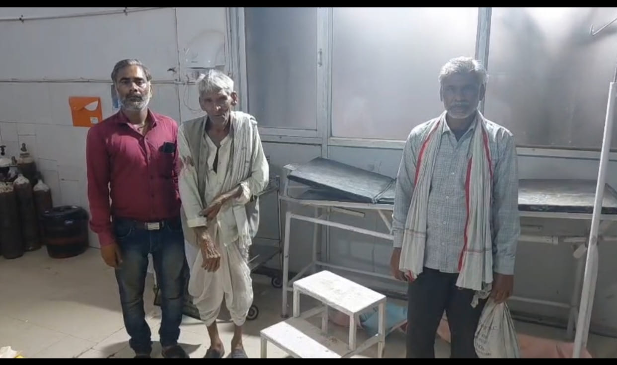 Shocking Cruelty in Panna: Son and Daughter-in-law Brutally Beat Elderly Father with Sticks to Grab His Land.