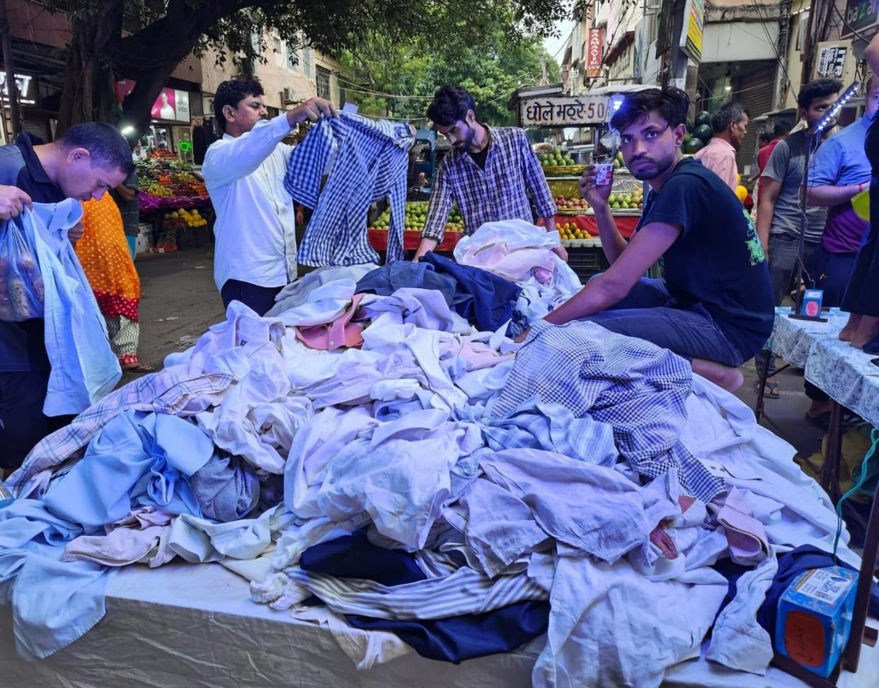 Sales of cotton clothes increased due to the heat.