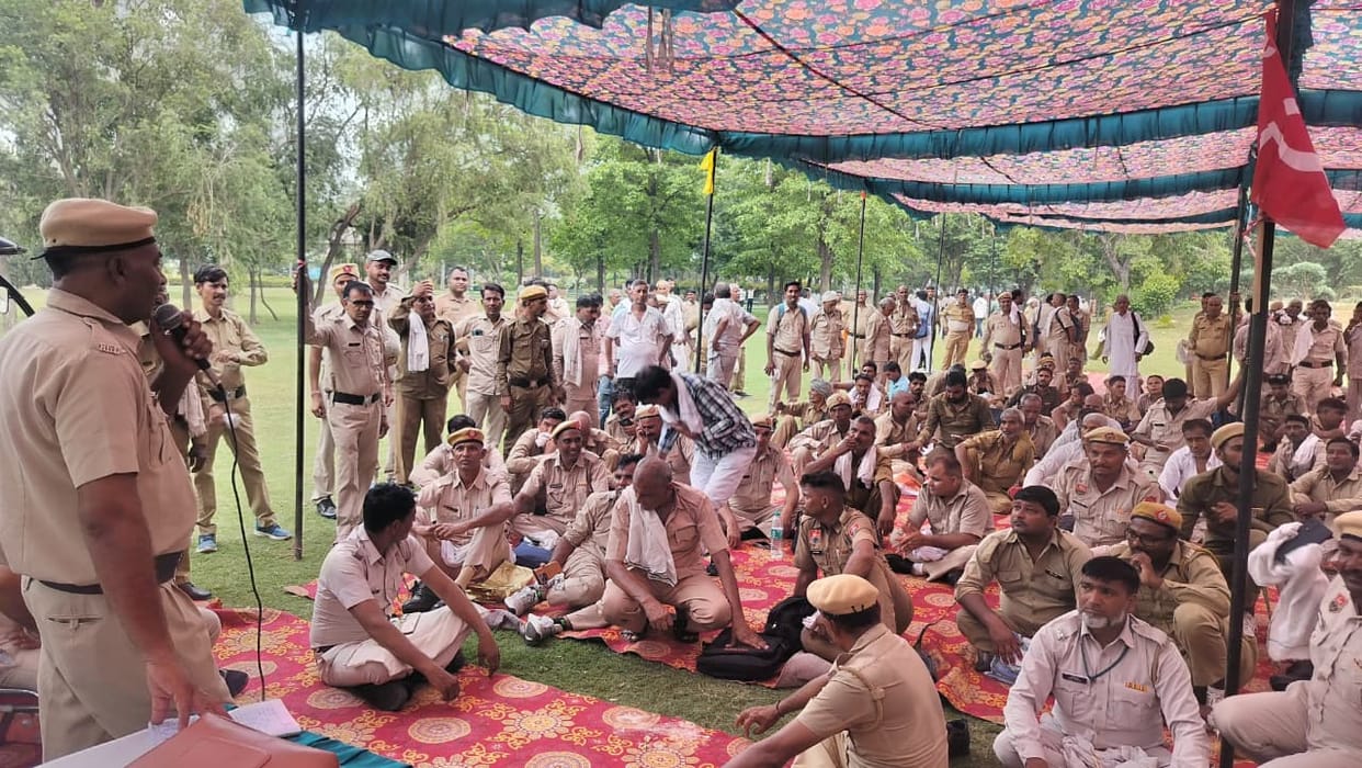 Rural watchmen call off sit-in after written assurance; talks with government on the 7th.