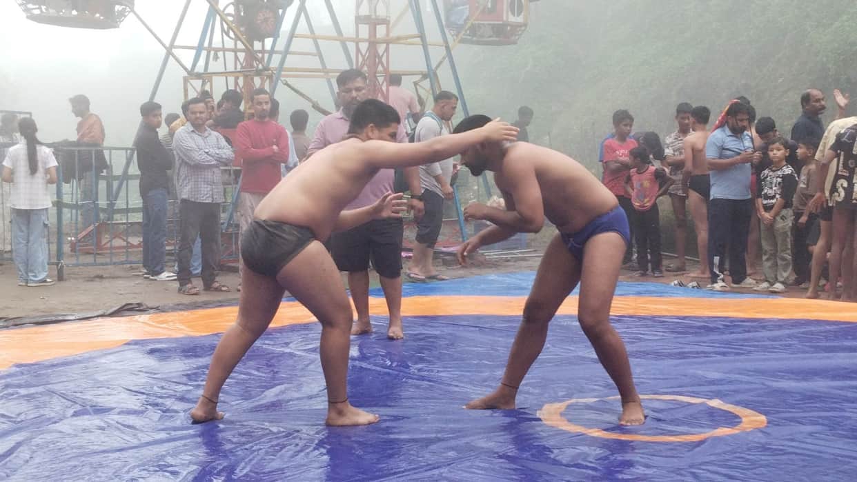 Sunil Badi from Zirakpur and wrestler Chetan from Kanda won the 'Chhoti Mali' (Junior Wrestling Title).