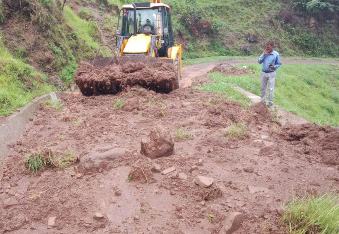 Eight hours of rain; waterlogging from city to village.