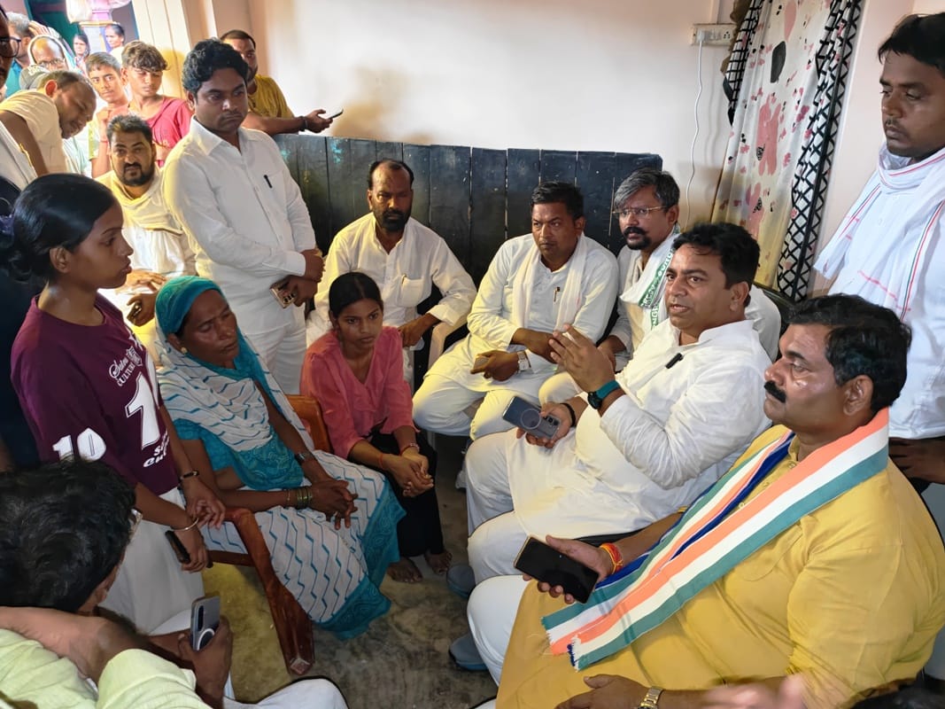 Congress delegation met Lakshman's family members.