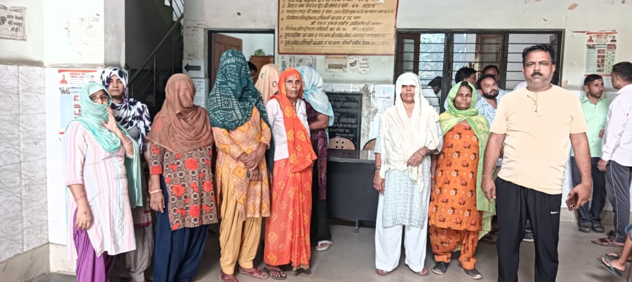 Uproar at the Nagar Panchayat over the drinking water crisis and faulty streetlights.