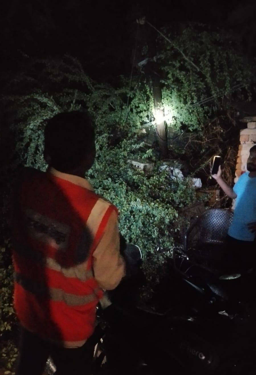 Sarvodayanagar substation besieged at midnight; traffic blocked