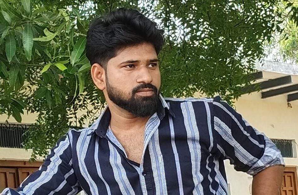 मड़ियाहूं, सड़क दुर्घटना में मृतक महताब अंसारी की फाइल फोटो। स्रोत-परिजन