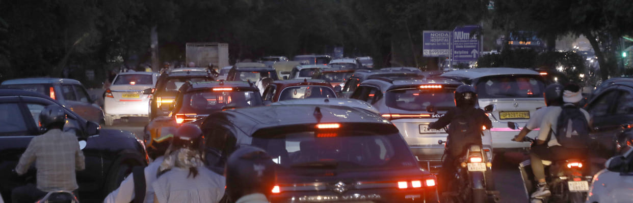 Traffic jam causes hassle; 3 km journey takes 30 minutes.