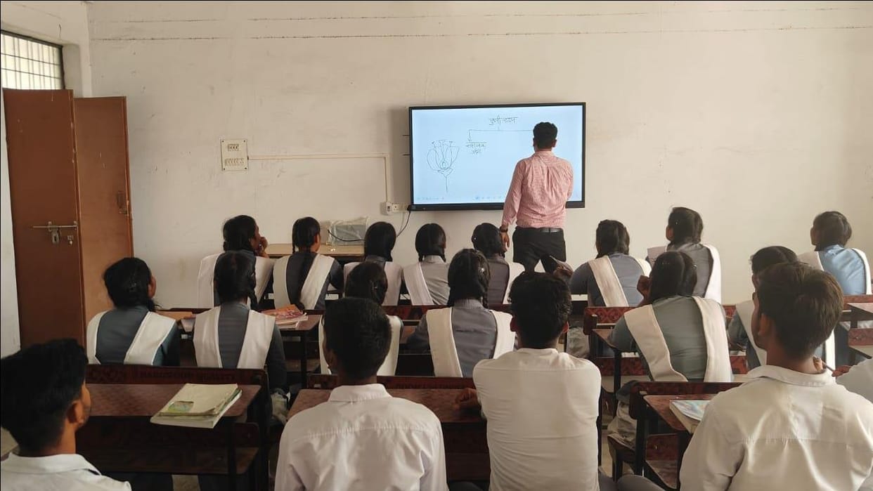 89 teacher posts vacant; mathematics teachers are teaching English.