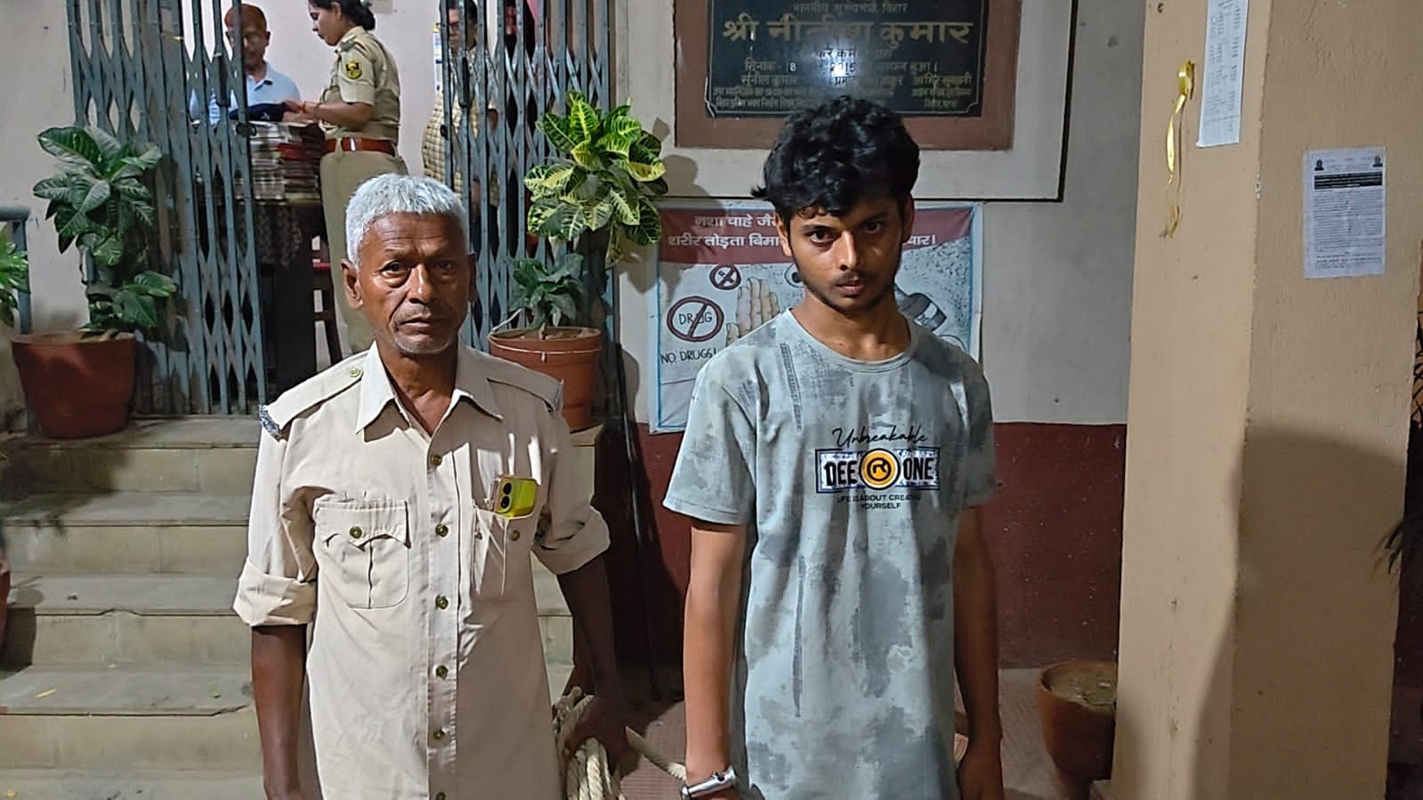 पुलिस आरोपी से पूछताछ कर रही है