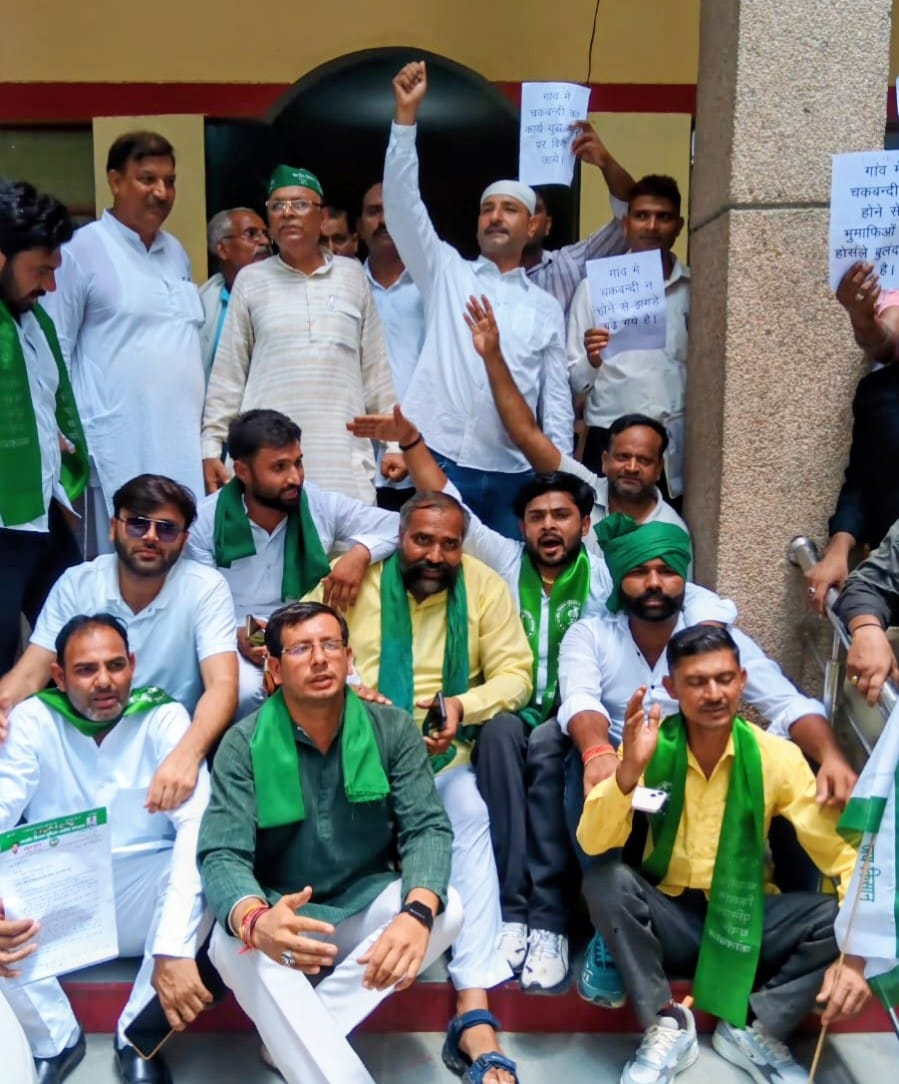 BKU (Dhan Singh Kotwal faction) creates a ruckus and stages a sit-in protest at Mawana Tehsil.
