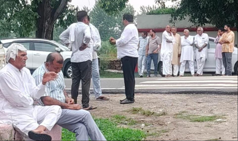 Doctor's body found on petrol pump premises.