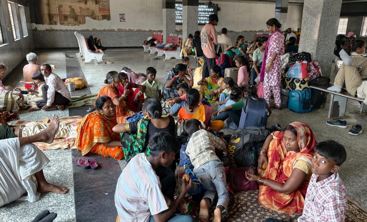 Regular and special trains passing through Ballia arrived with delays ranging from two to eight hours.