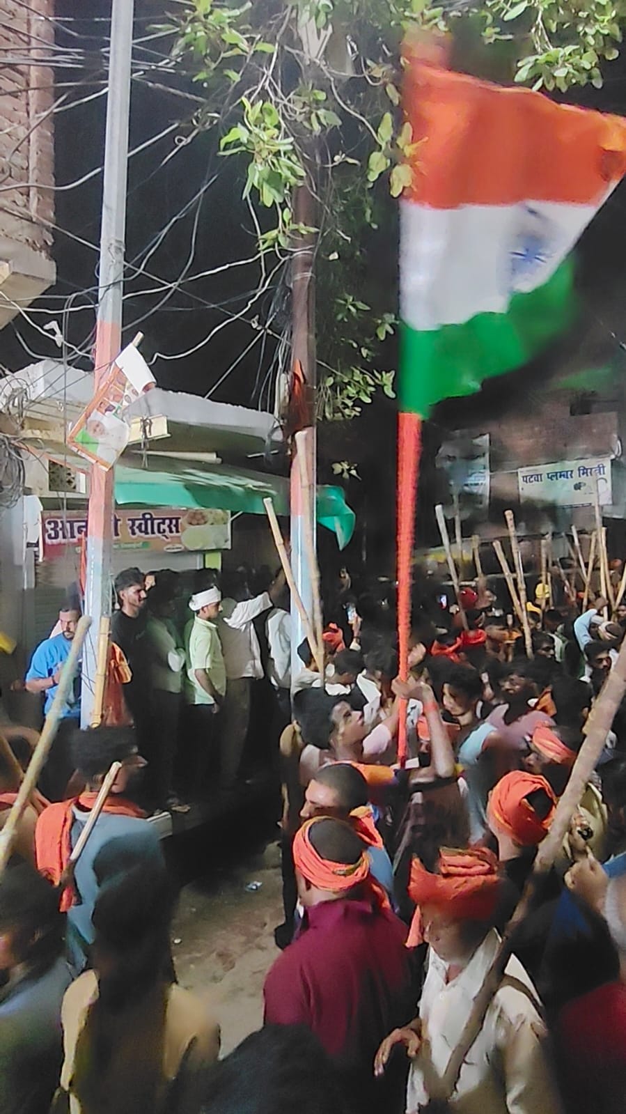 The Ram Akhara procession was taken out before the Mahavir Jhanda procession.