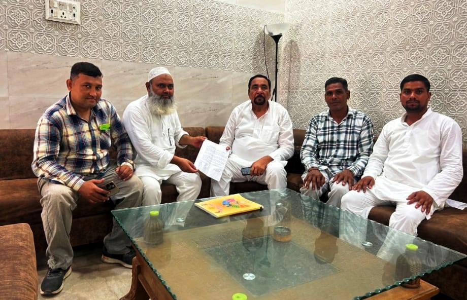 Villagers of Jafrabad Durveshpur have raised a demand for the construction of the dilapidated connecting road.