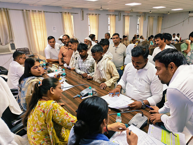 Sampoorna Samadhan Diwas' (Comprehensive Grievance Redressal Day): 4 out of 64 cases resolved on the spot.
