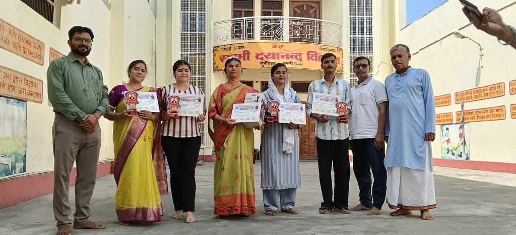 Dr. Shashikala secured the first position in the district in the Satyarth Prakash competition.