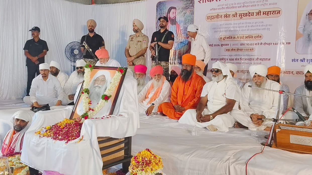 Praised Guru Ravidas through hymns