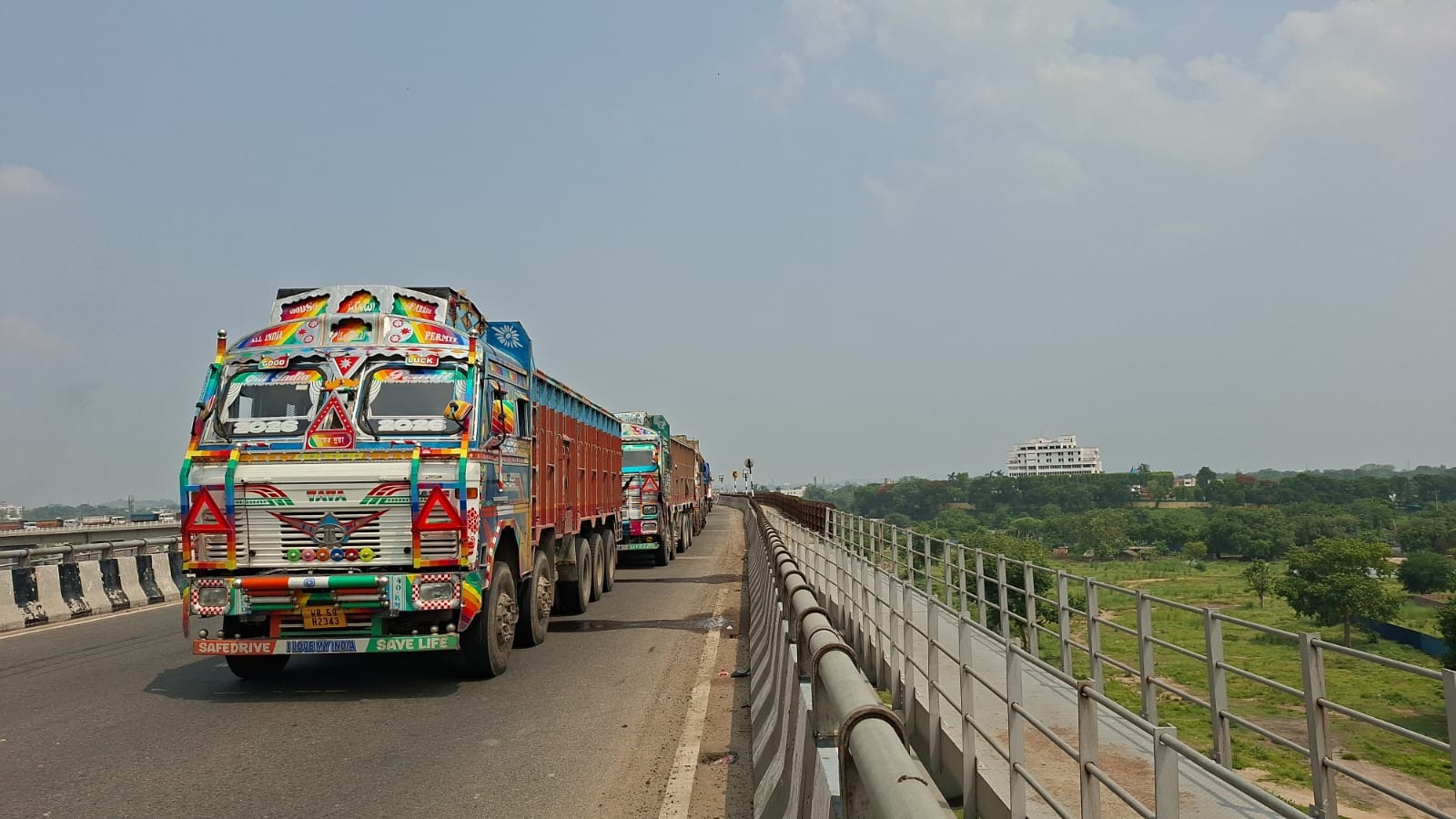 श्री कृष्ण सेतु पर लगा महाजाम