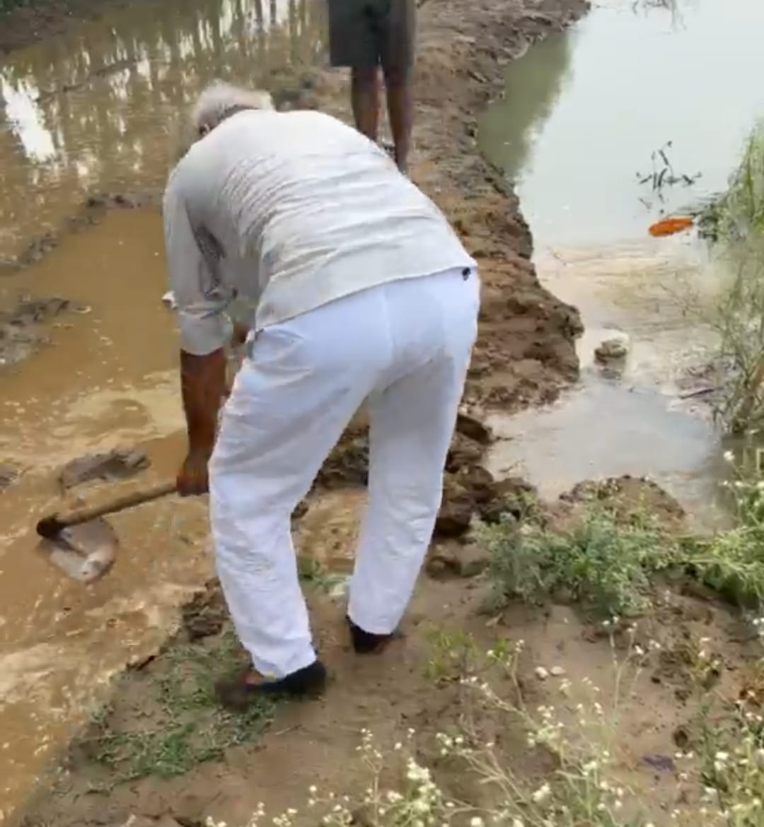 Villagers repaired the Western Yamuna Canal embankment